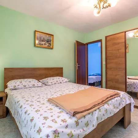 Amazing In With Kitchen Apartment *