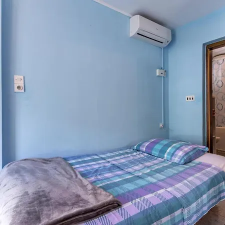 One-bedroom In אומיס
